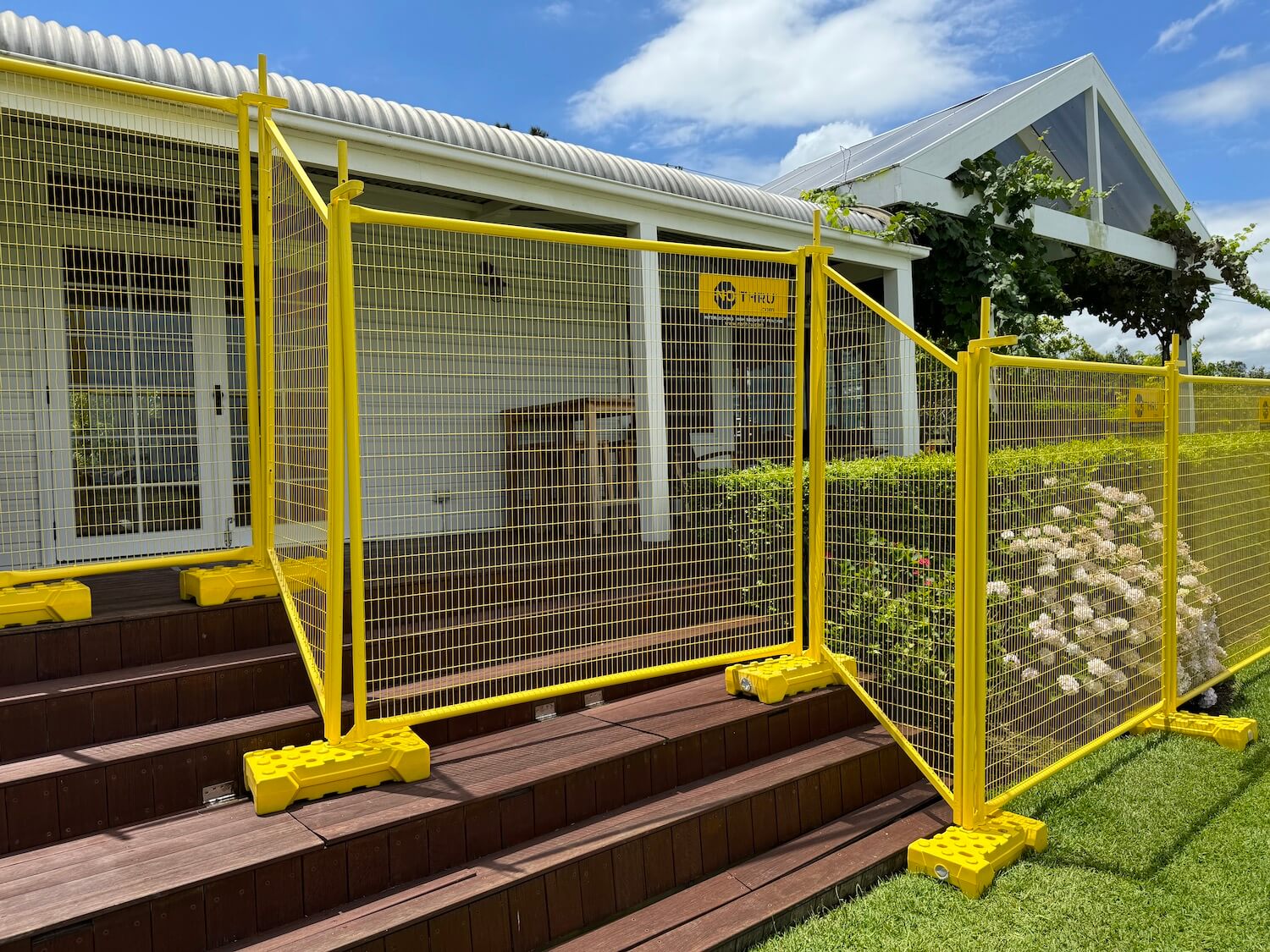 How to Choose the Right mesh fencing for Perimeter Security