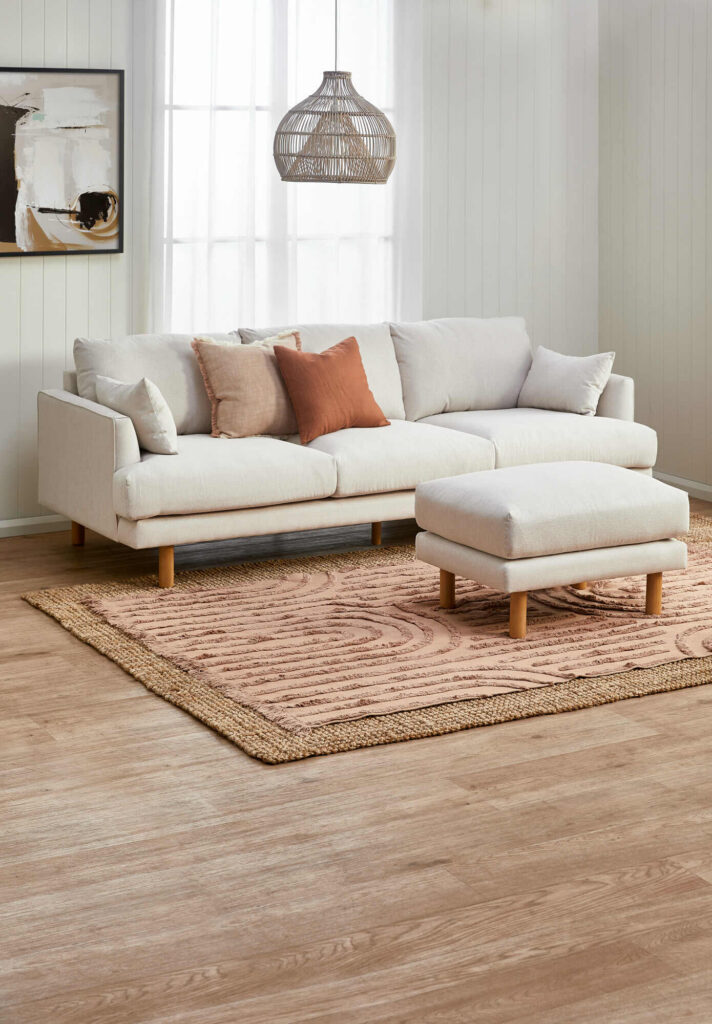 How Chaise Sofas Differ From Standard Lounge Designs